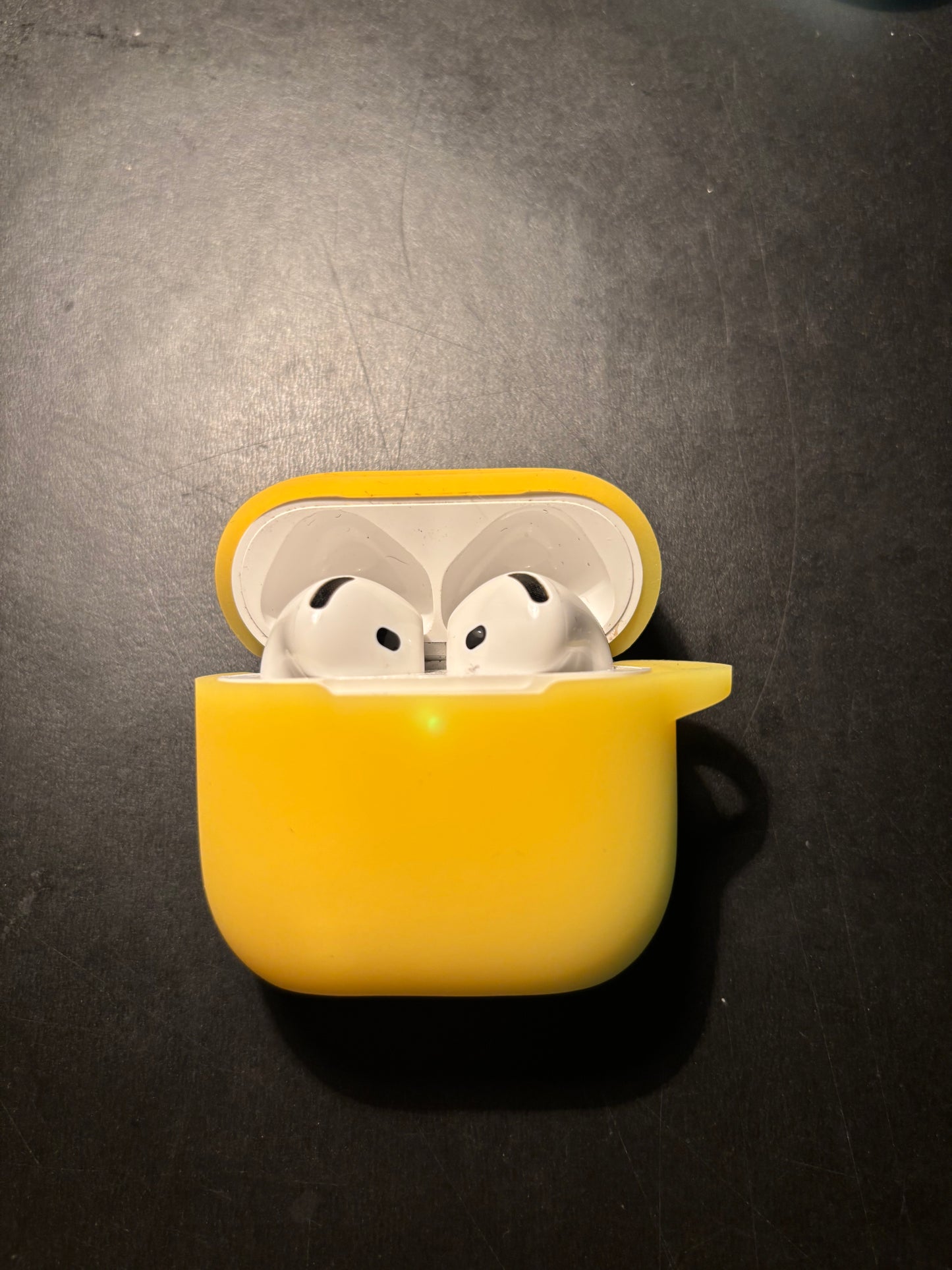 AirPods 4